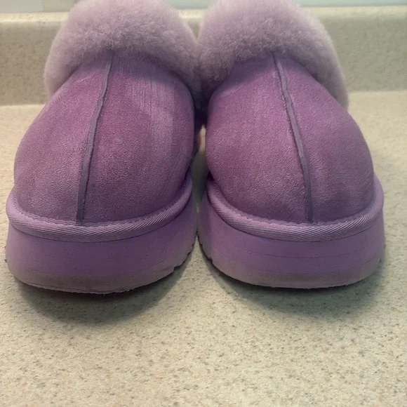 Ugg platform slippers/ everyday wear 
Hard to find purple ! - Picture 4 of 7
